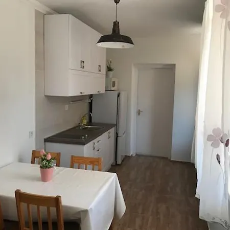 Xenia Apartman